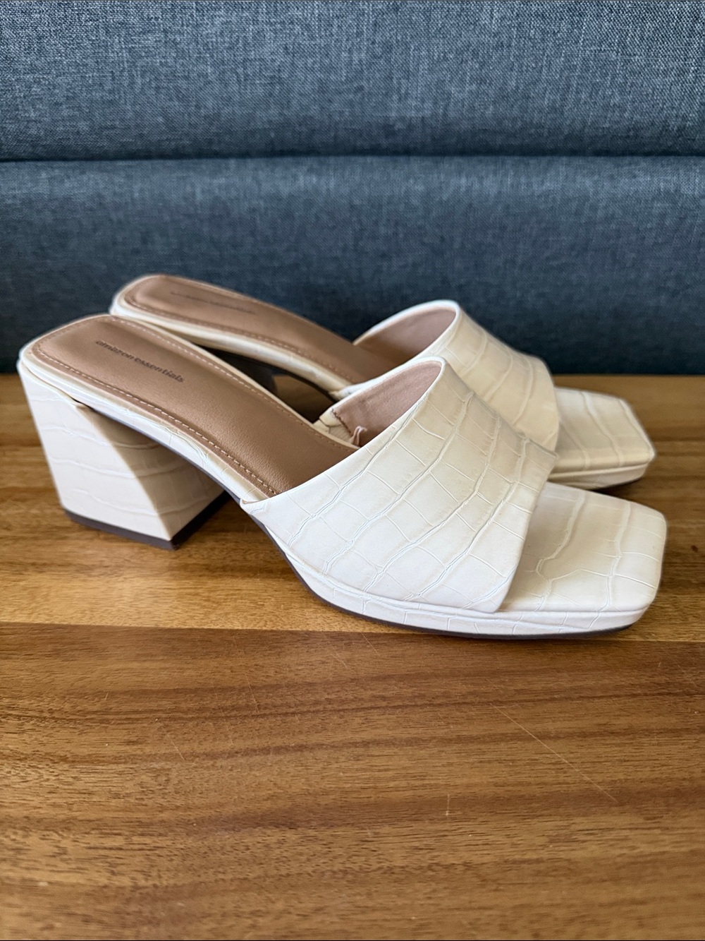 Amazon Essentials Ivory Croc-Embossed Block Heel Mule